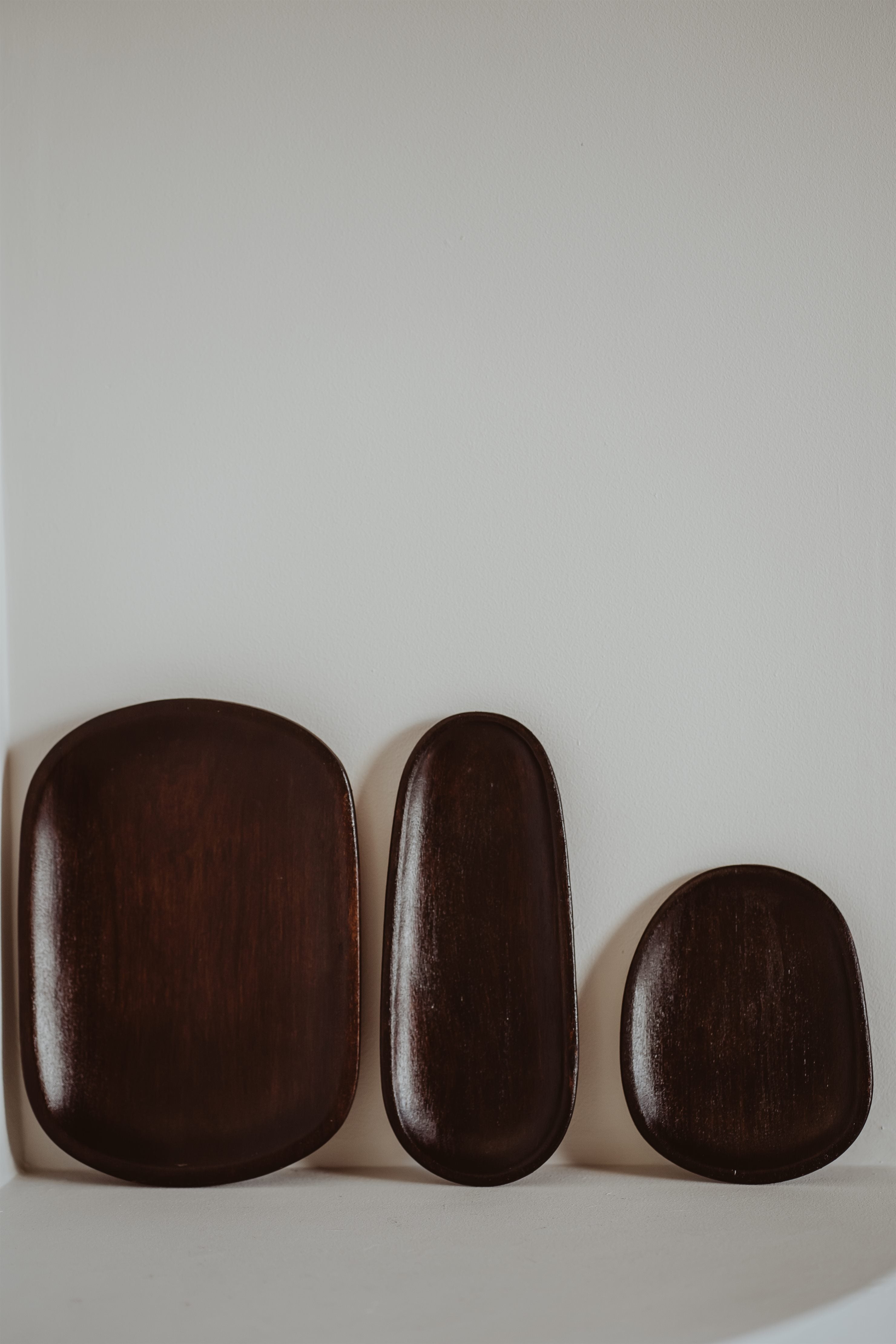 WOODEN SERVING PLATES